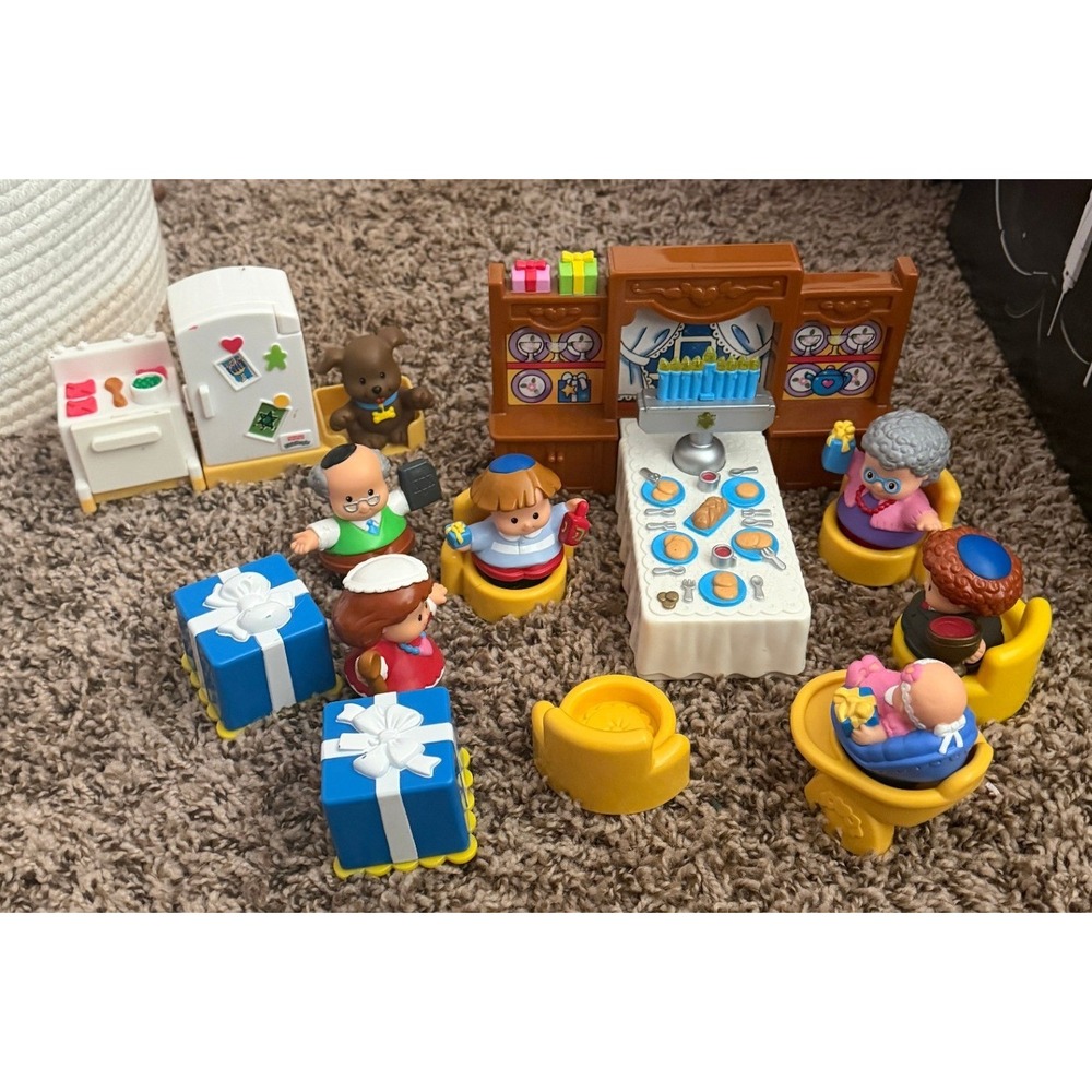 Fisher-Price Little People Hanukkah Celebration With Family (Vintage 2003)